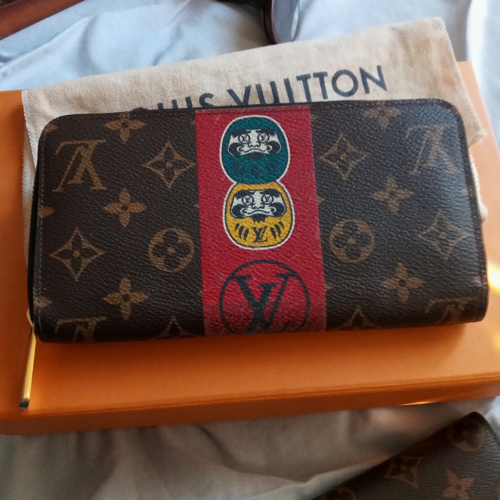 Louis Vuitton passport zippy wallet